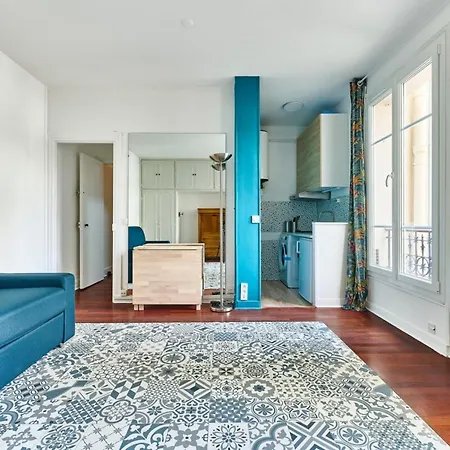 Convention M12 Quick Eiffel Tower Access * Paris